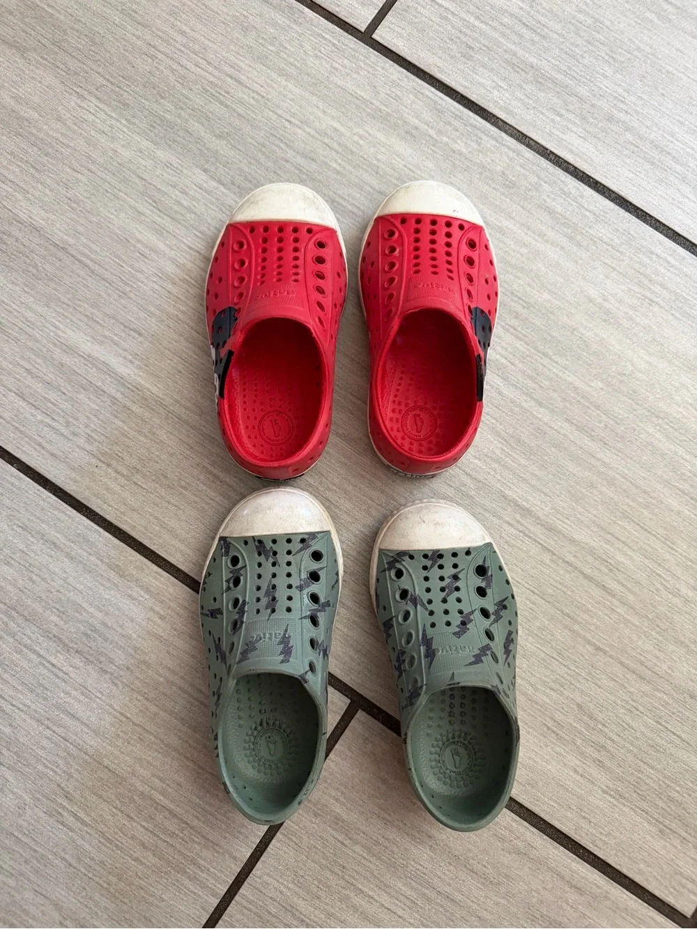 TWO Native Kids Slip-On Shoes in Red and Green